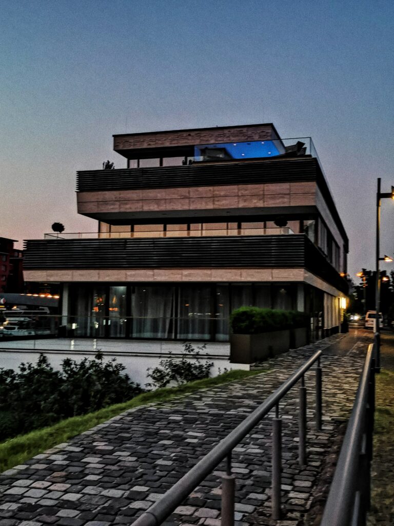 modernes Haus am Westhafen in Frankfurt